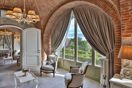 Junior Suite (La Limonaia) | Living area | LCD TV