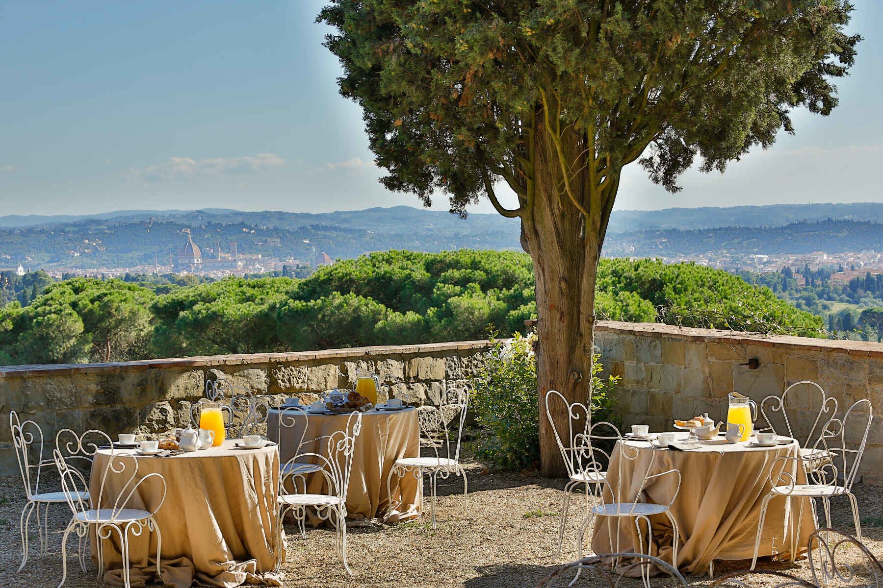 Déjeuner et dîner servis sur place, restauration en plein air 
