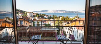 L'isola Guesthouse - Adults Only