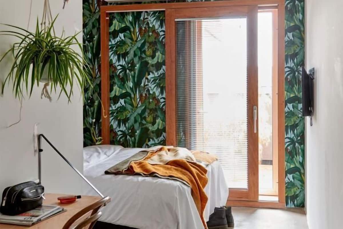 Luxe beddengoed, een minibar, een kluis op de kamer, een bureau