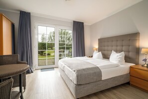 Kleines Doppelzimmer mit Terrasse | Wi-Fi de cortesia, roupa de cama