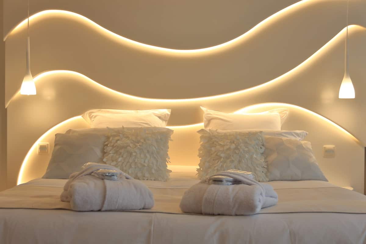 Superior-Suite, 1 Schlafzimmer, eigenes Bad | Hochwertige Bettwaren, Minibar, individuell dekoriert, Schreibtisch