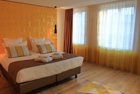 Superior Suite, 1 Bedroom, Private Bathroom