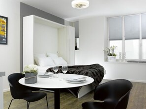 Comfort Studio | Living room | Flat-screen TV, DVD player - Résidence Le 32 (Strasbourg)