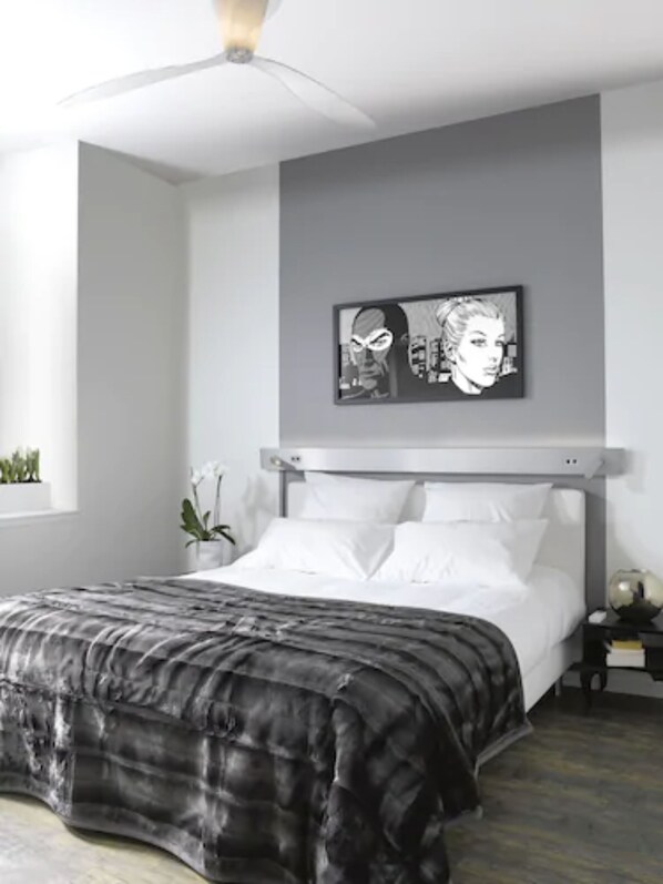 行政公寓 | 高档床上用品、办公桌、遮光窗帘、隔音