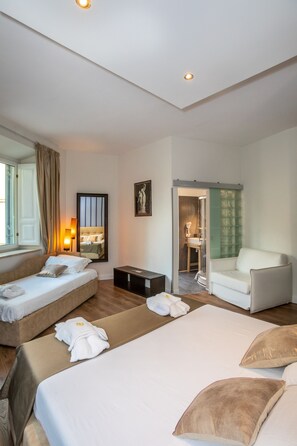 Minibar, in-room safe, individually decorated, individually furnished - Leonardo Suites - The Luxury Leading Accommodation in Rome (Rome)