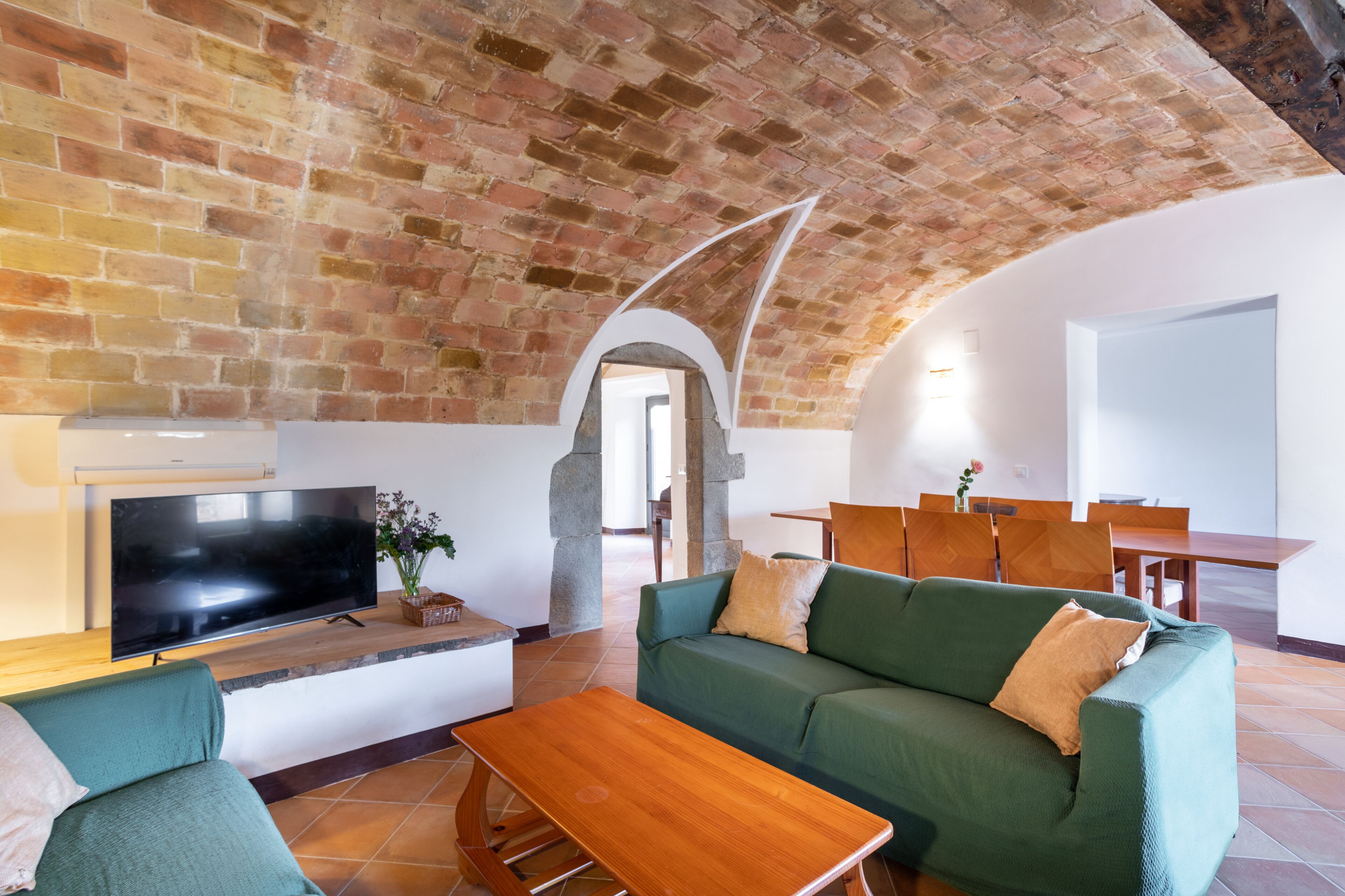 Casa tradicional, 4 habitaciones (Cal Busquetet) | Living area | 16-inch TV with cable channels, fireplace