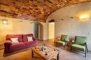 Casa tradicional (La Quadra) | Coin séjour | Télévision de 16 pouces avec chaßnes par cùble, cheminée