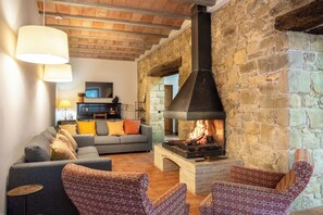 16-inch TV with cable channels, fireplace - Can Muní - Pins (Vilopriu)