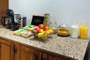 Tägliches Frühstücksbuffet gegen Gebühr