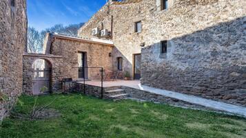 Casa tradicional, 4 habitaciones (Cal Busquetet) | Individually furnished, desk, laptop workspace, free WiFi