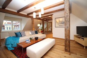 Apartment, 1 Bedroom, Fireplace | Living room