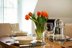 Appartement, 2 slaapkamers, 2 badkamers | Dineren in de kamer