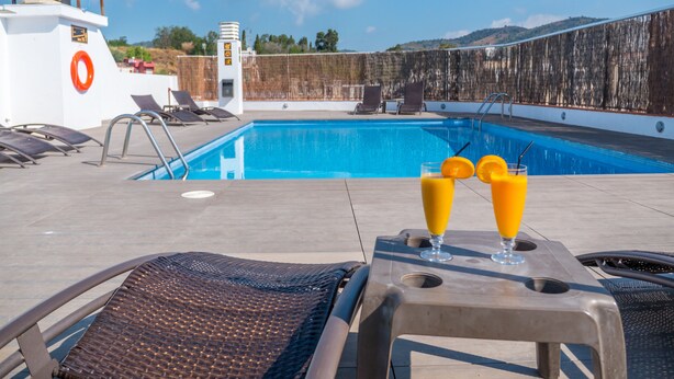 Pool - Checkin Montpalau (Pineda de Mar)