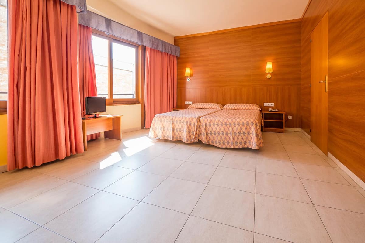 Coffres-forts dans les chambres, draps fournis