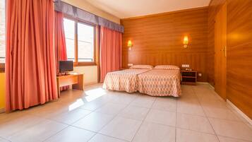 In-room safe, bed sheets