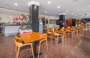 Bar (on property) - Checkin Montpalau (Pineda de Mar)