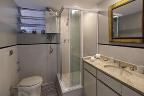 อพาร์ทเมนท์, 2 ห้องนอน, วิวชายหาด | ห้องน้ำ | ฝักบัว, ผ้าเช็ดตัว