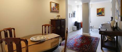 Apartment, 2 Bedrooms, Beach View | Living room