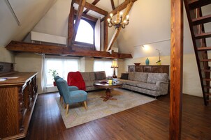 Apartment, 1 Bedroom, Kitchen | Living room | Flat-screen TV, fireplace