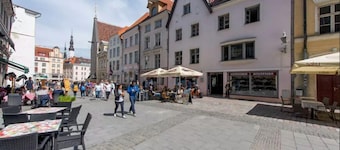 Tallinn City Apartments Town Hall Square
