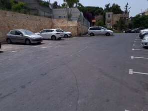 近隣の駐車場 (無料)