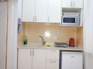 Huoneisto, 1 makuuhuone | Yksityinen keittiö | Jääkaappi, mikroaaltouuni, liesi, kahvin-/teenkeitin