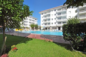 Front of property - Europa Family Apartments (Blanes)