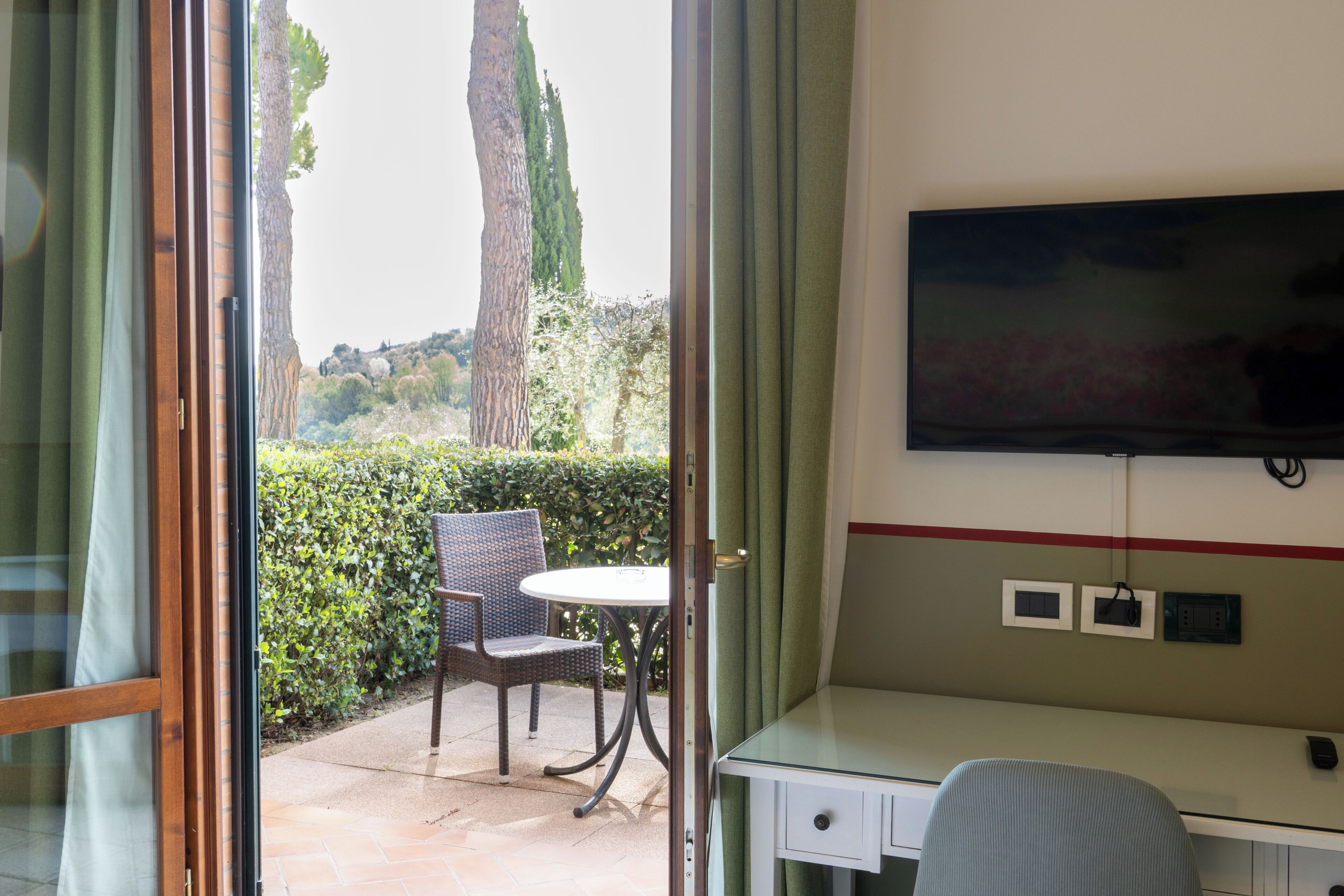 1 bedroom, premium bedding, minibar, individually decorated