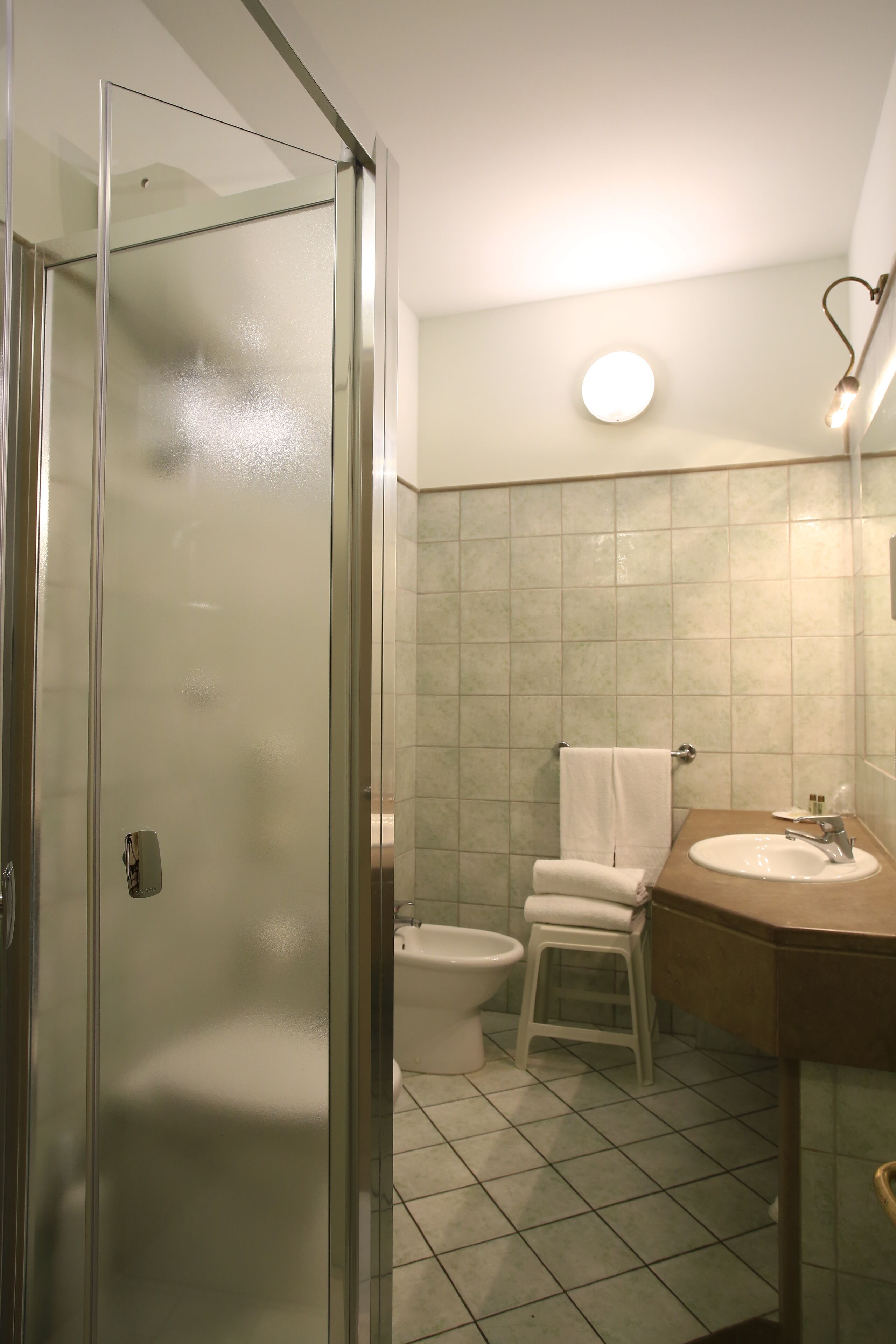 shower, rainfall showerhead, eco-friendly toiletries, hair dryer