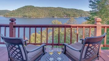 Hummingbird Lake House, 2 bedrooms , Lake View, Mountainside | Balcony view