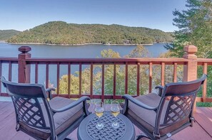 Luxury-Ferienhütte, 2 Schlafzimmer, Seeblick, Bergseite | Blick vom Balkon