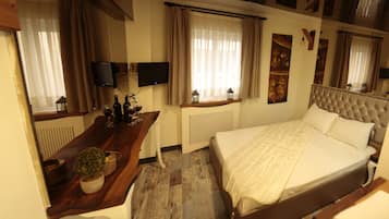 Habitación exclusiva doble, vistas a la ciudad | Escritorio, wifi gratis, ropa de cama