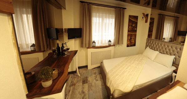 Desk, free WiFi, bed sheets - Hotel Cagla Pinar (Izmir)
