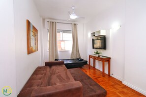Economy Apartment, 2 Bedrooms, Kitchen | Living area | TV - MZ Apartments Duvivier (Rio de Janeiro)