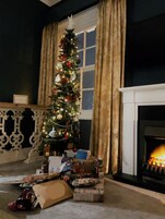 Signature Suite, 1 King Bed, River View | Desk, free WiFi, bed sheets