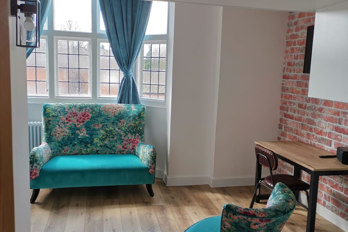 1 bedroom, desk, free WiFi, bed sheets