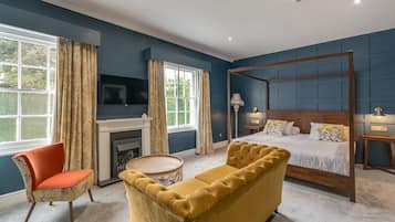 Signature Suite, 1 King Bed, River View | 1 bedroom, desk, free WiFi, bed sheets