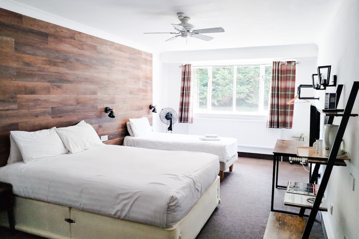 Economy Triple Room, Annex Building | 1 bedroom, desk, free WiFi, bed sheets