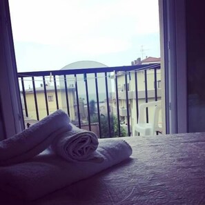 Yhden hengen huone | Tallelokero huoneessa, työpöytä, äänieristys, ilmainen Wi-Fi