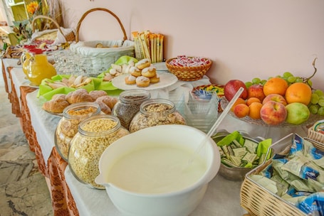 Lunch and dinner served. Hotel Diamante