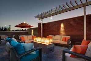 Terrace/patio - Hyatt House Chicago Oak Brook (Oak Brook)