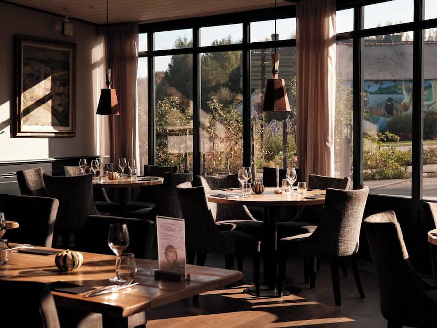3 restaurantes; se sirven comidas y cenas