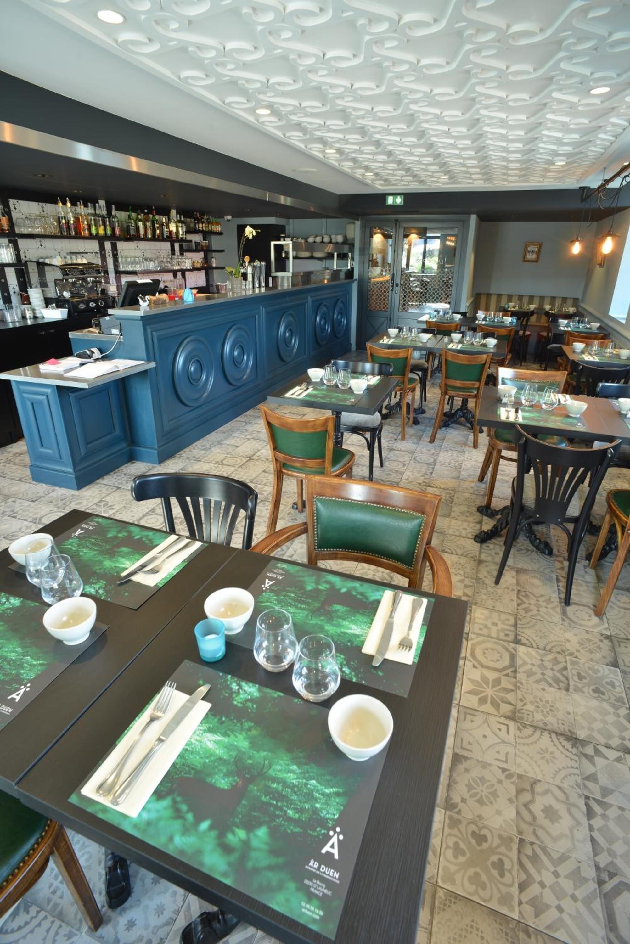 3 restaurants, lunch, dinner served; french cuisine