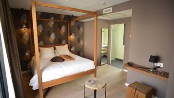 Superior Room | Room service – dining