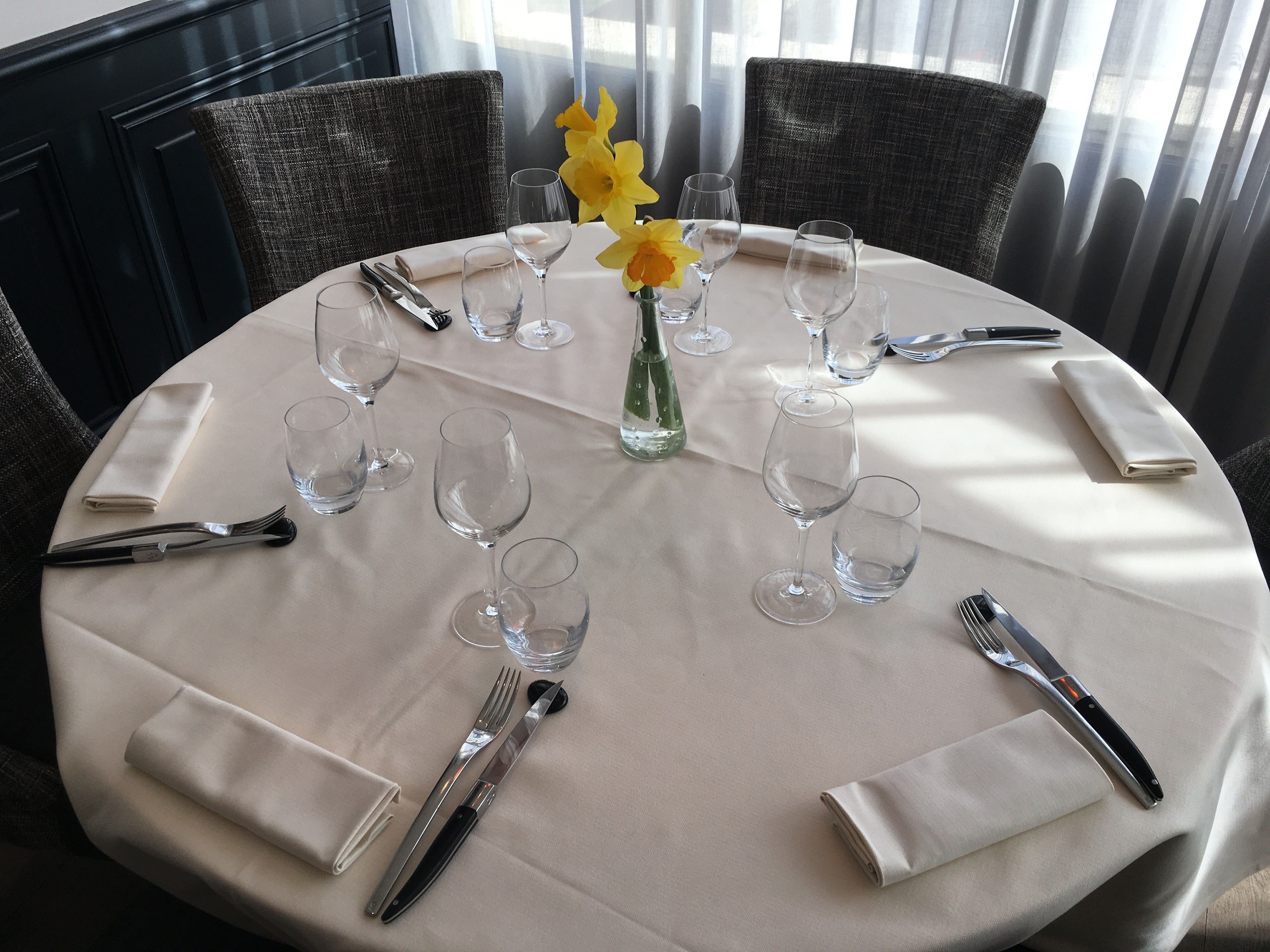 3 restaurants, lunch, dinner served; french cuisine