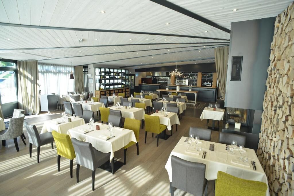 3 restaurants, lunch, dinner served; French cuisine