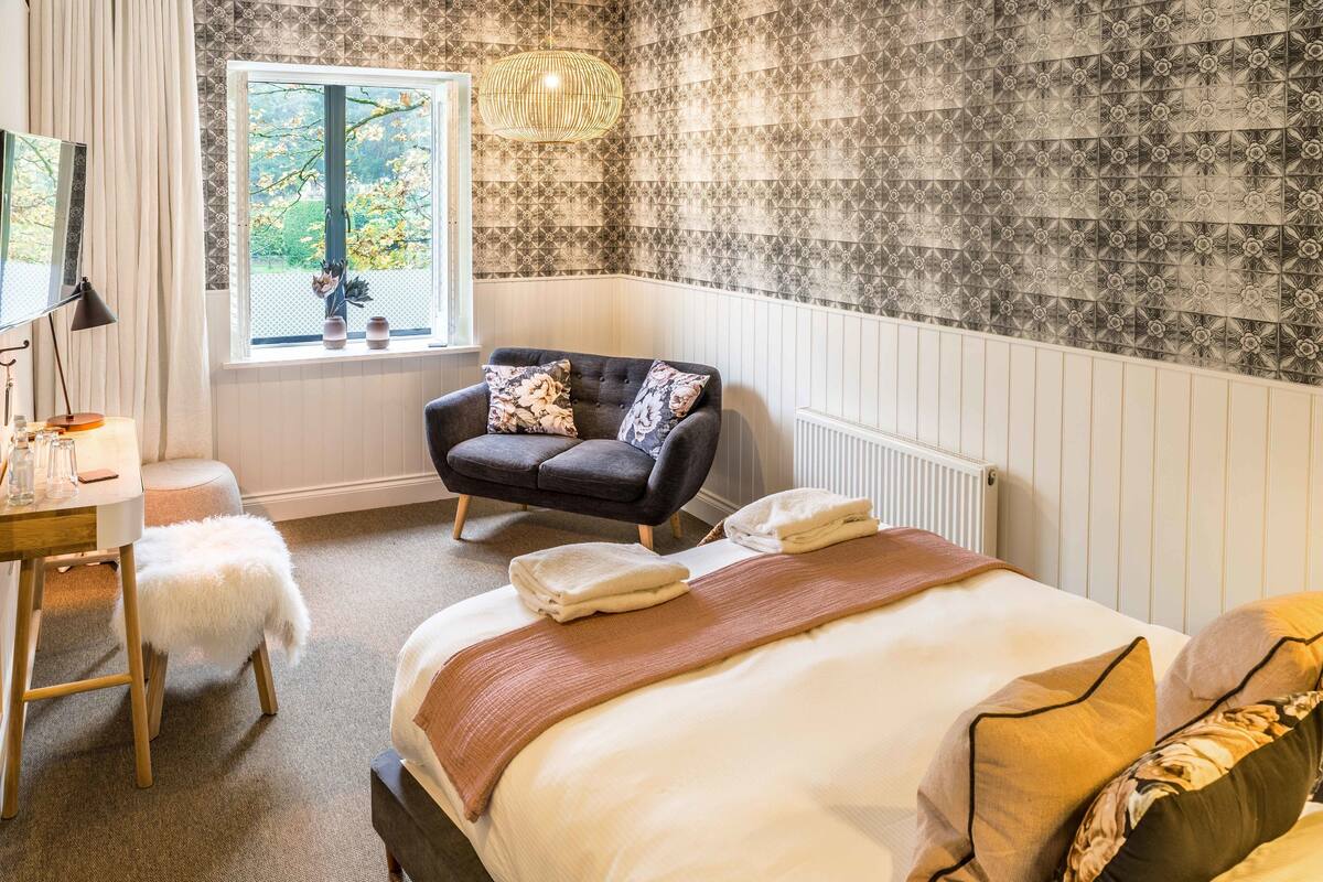 Double Room (River Walk ) | Hypo-allergenic bedding available, desk, iron/ironing board (on request)