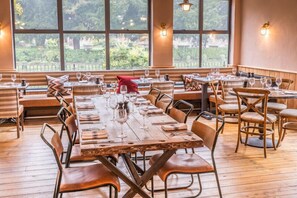Breakfast, lunch and dinner served  - Timbrell's Yard (Bradford-on-Avon)