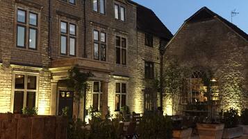 Vista frontal de la propiedad